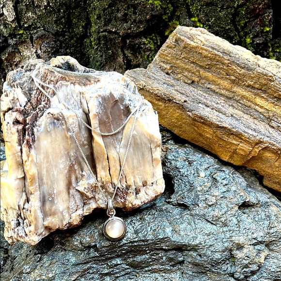 Moonstone Set in Sterling Silver Pendant 925 Marked with 18” Box Chain - Picture 1 of 8